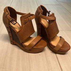 Lightly worn Gianni Bini wedges. Size 6